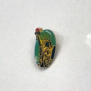 New York enamel pin with Statue of Liberty, 1 inch